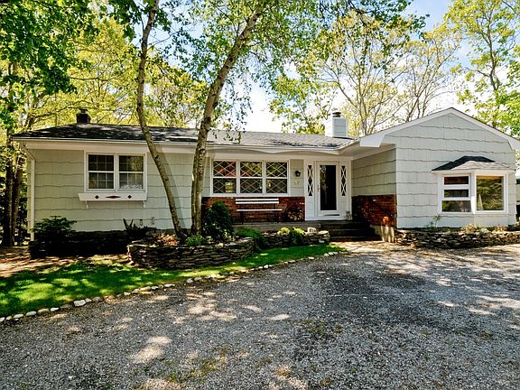 2nd image of 27 Dogwood Ln