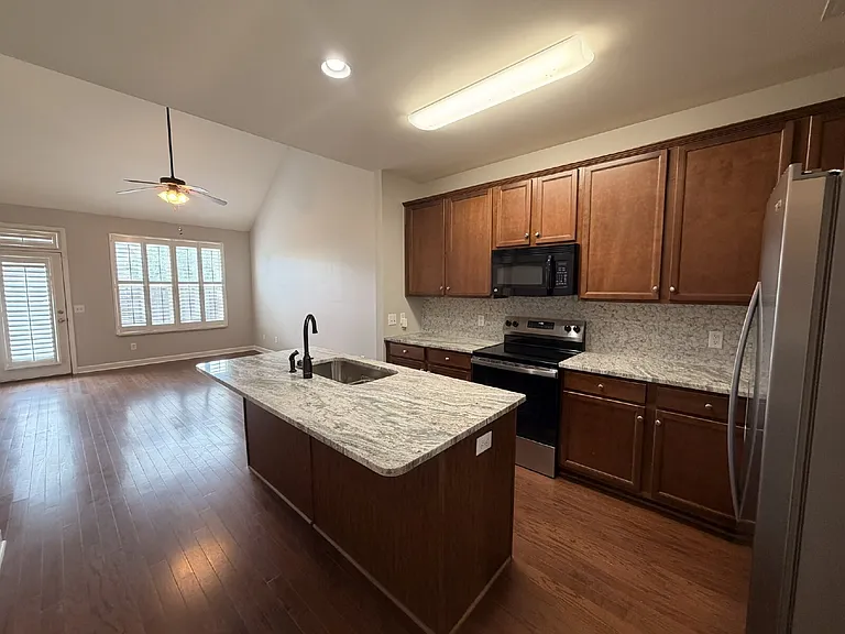 310 Griffin Pl — Photo 8