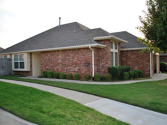 2nd image of 512 SW 123rd Pl