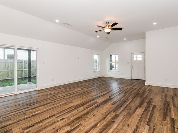 4th image of 3007 Dalton St
