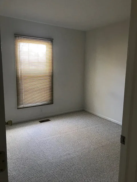 3 bed, 1080 sqft, $2,150 — Photo 3