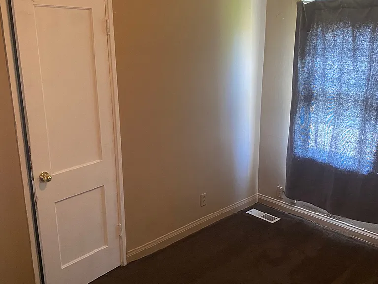 1729 Model Rd — Photo 5