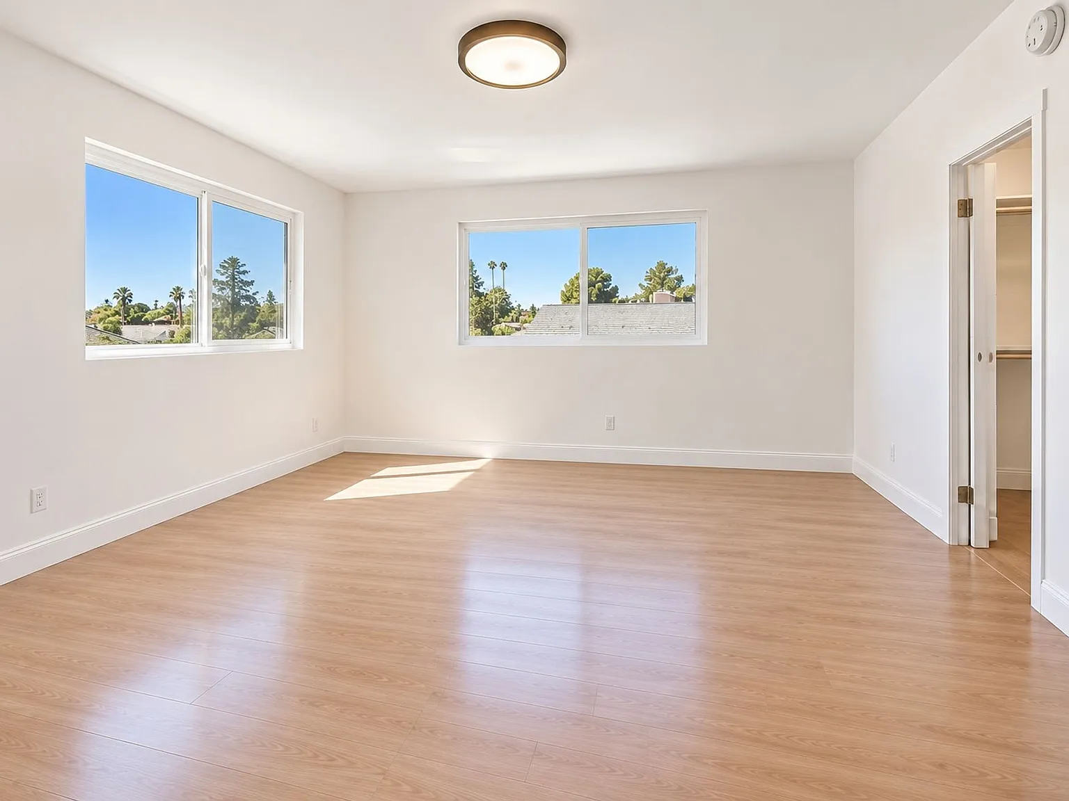 604 E Orange Grove Ave — Photo 4