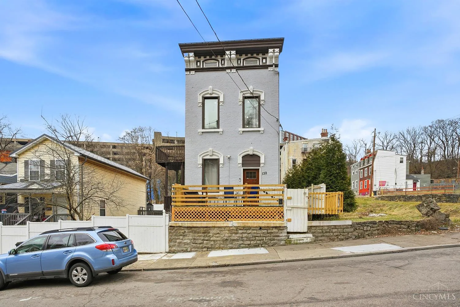 132 Winkler St photo 1
