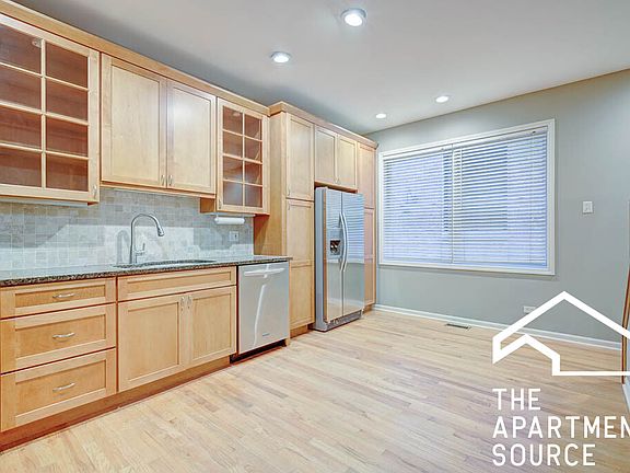 2nd image of 1923 N Sheffield Ave #2