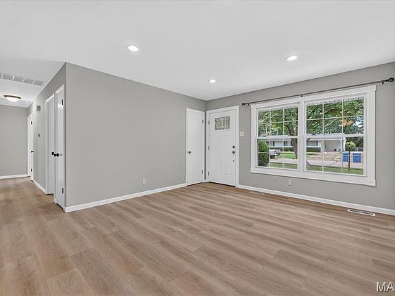 4th image of 309 Spring Meadows Dr