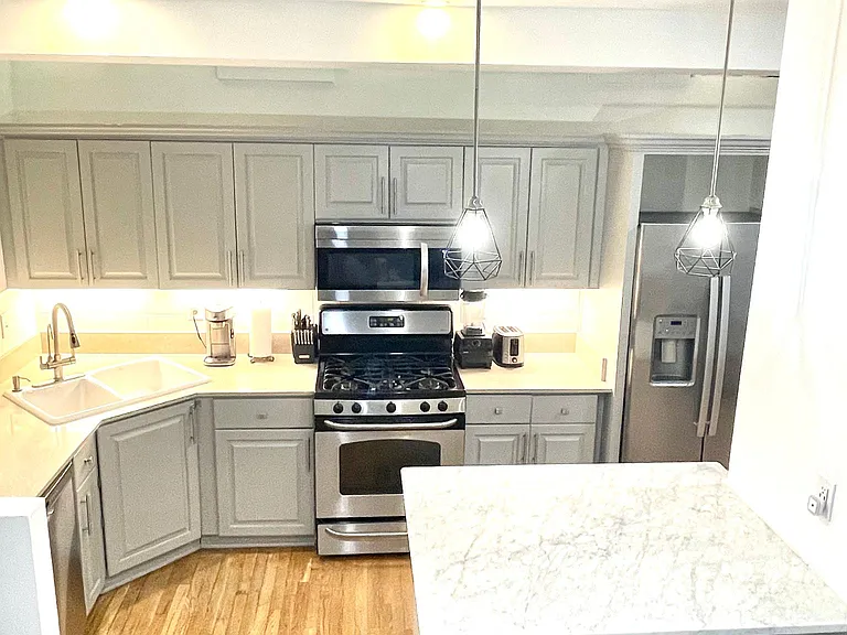 Kitchen with kitchen island