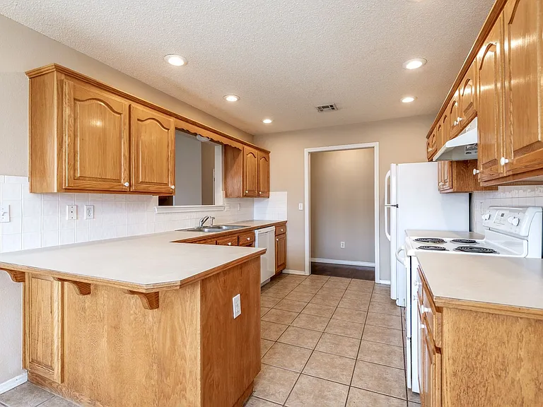 3909 SW Cherry Rd — Photo 4