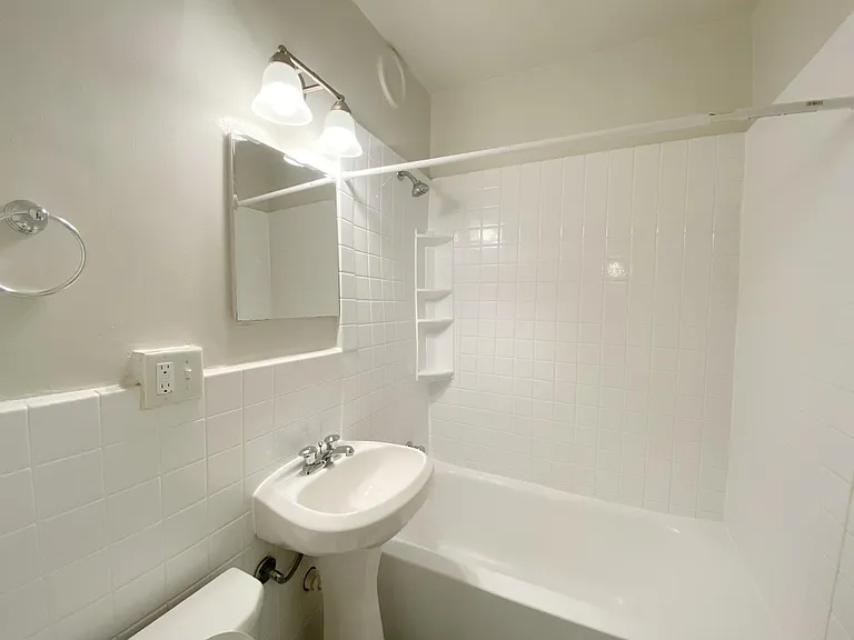 St. Regis Apartments — Photo 32