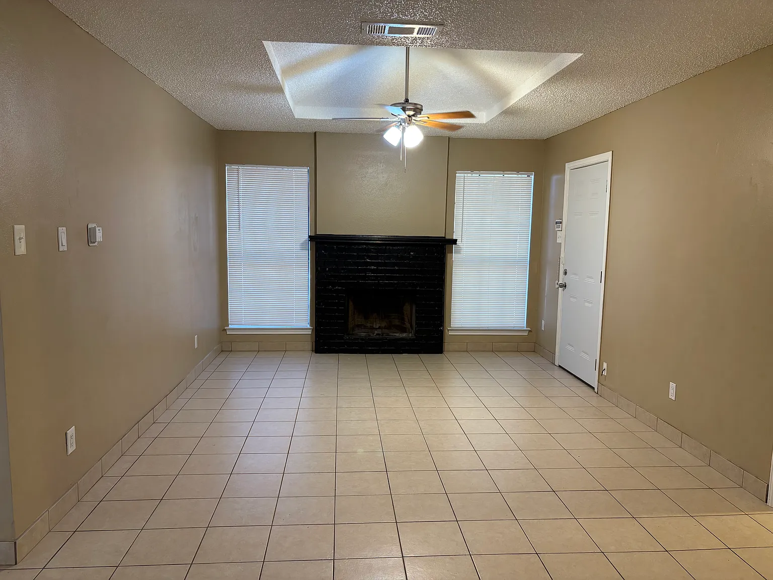 716 Long Ct — Photo 2