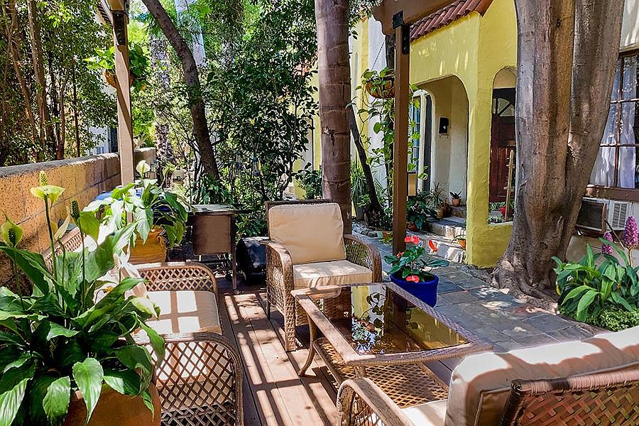 Pergola/sitting area
