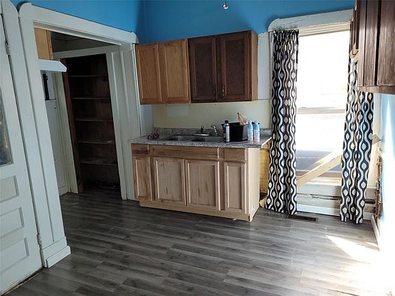 4th image of 269 N Warman Ave