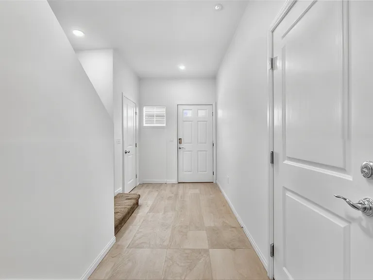 4596 Bayley Skye Ave — Photo 5