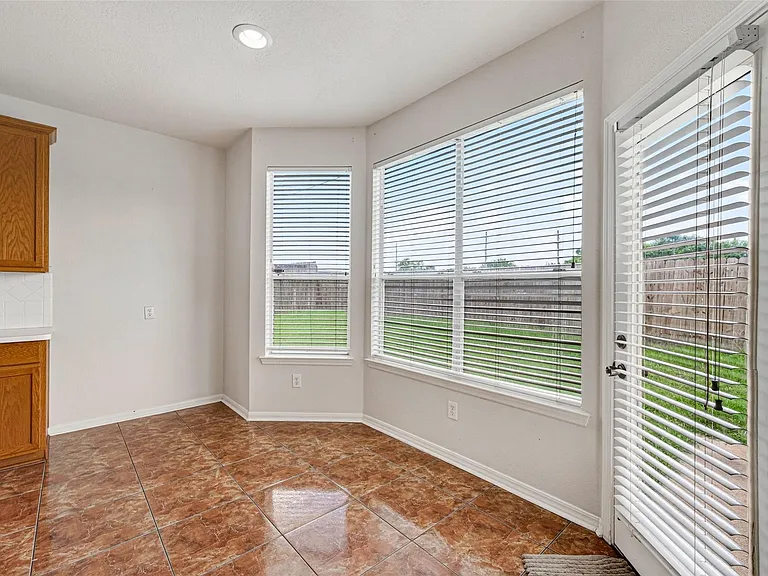 14603 Bladenboro Dr — Photo 17