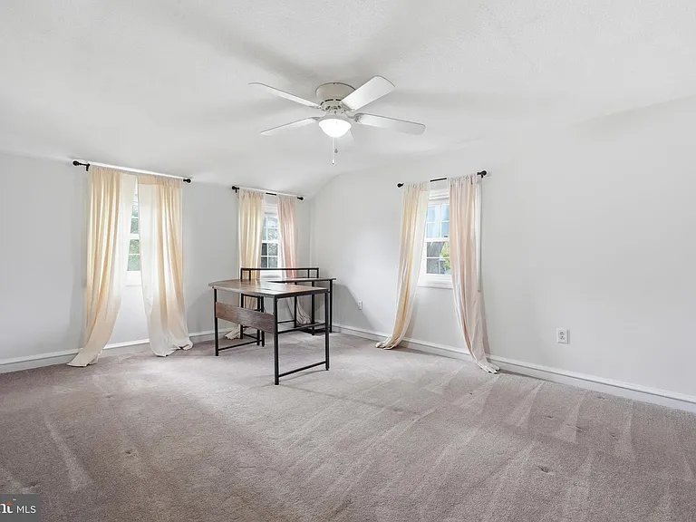 528 S Old Middletown Rd — Photo 22