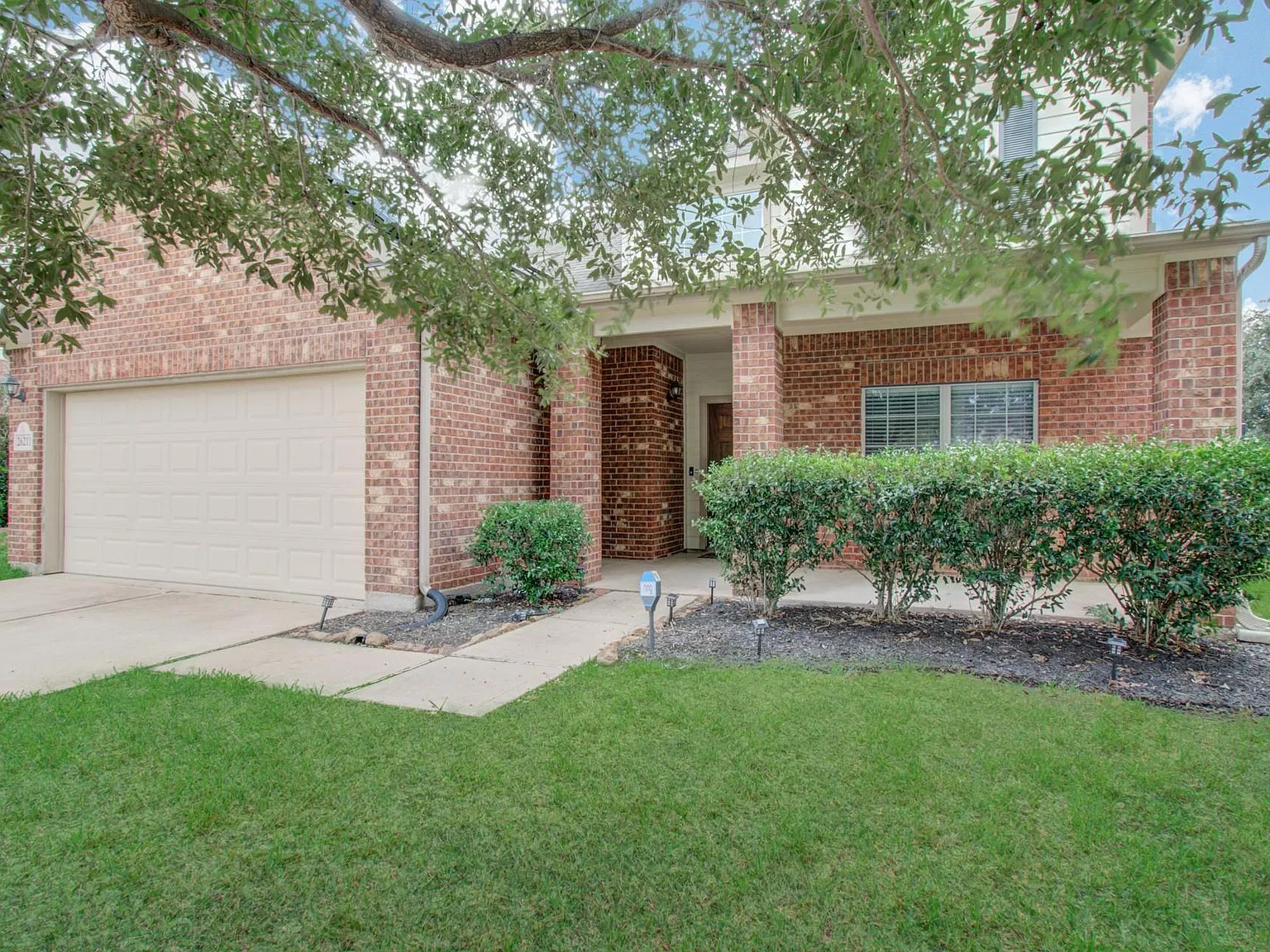 4 bed, 2.5 bath, 2394 sqft, $2,750 — Photo 3