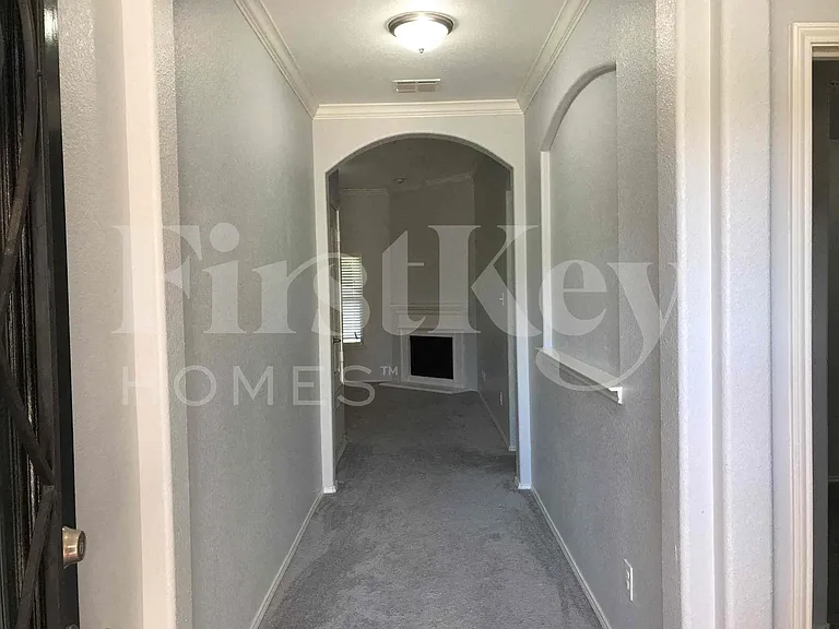 264 Callaghan Dr — Photo 2