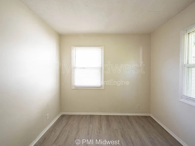 3146 Asbury St — Photo 12