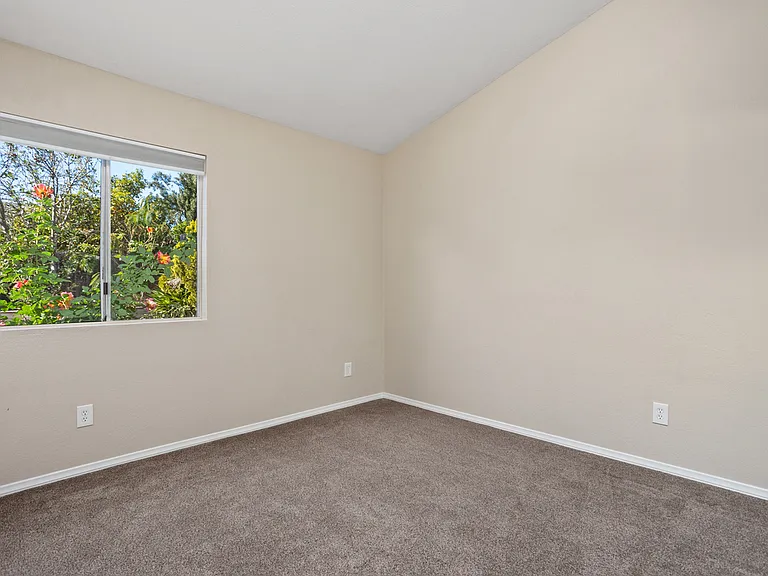 5271 Leon St — Photo 15