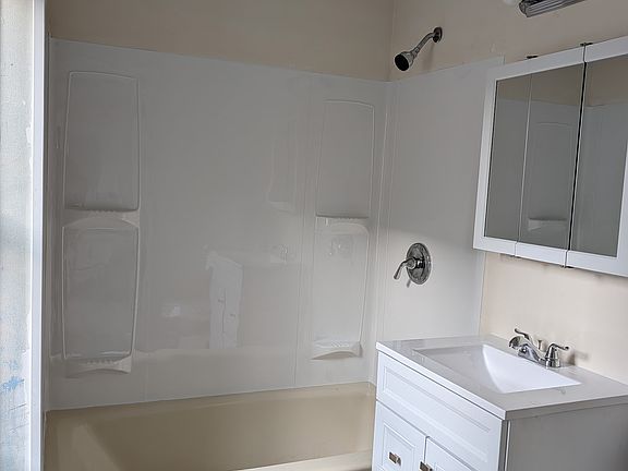 5th image of 56 Weller Ave APT 2