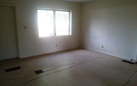 4th image of 218 E Washingtonia St