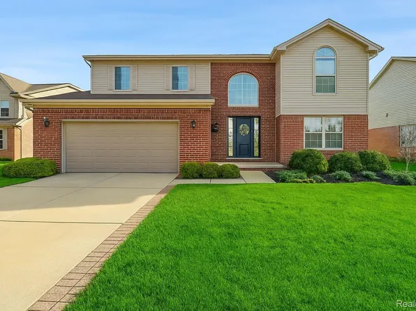 16639 Sunflower Dr, Brownstown, MI 48173