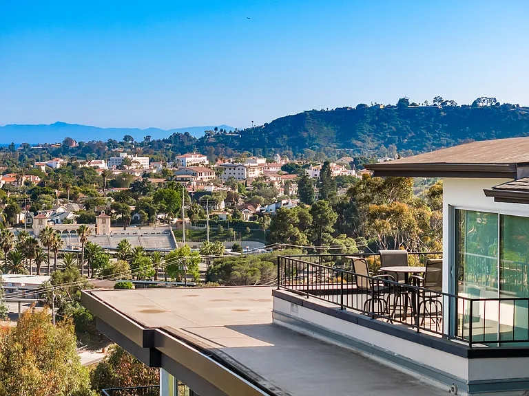 813 E Anapamu St #Penthouse B — Photo 1