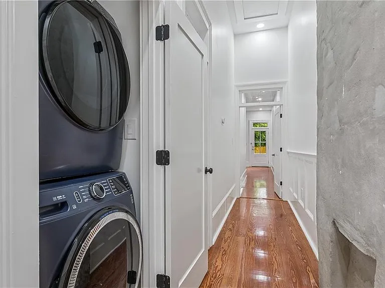 1421 Spain St — Photo 19