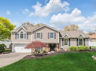 6 Conestoga Ct, Oakland, NJ 07436