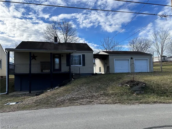 1032 Race St, Zanesville, OH 43701