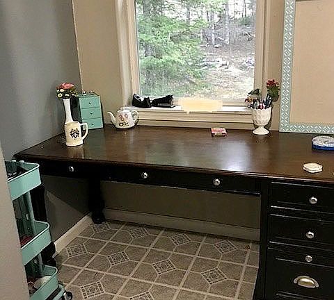 Upstairs bedroom/ office 