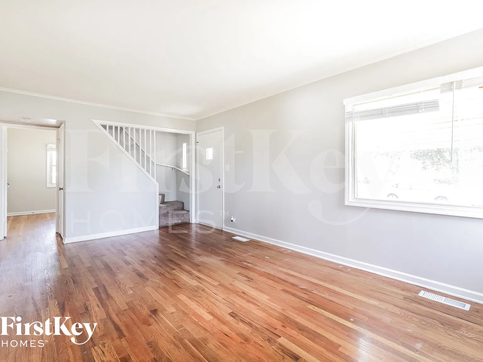 4 bed, 1.0 bath, 1200 sqft, $3,065 — Photo 4