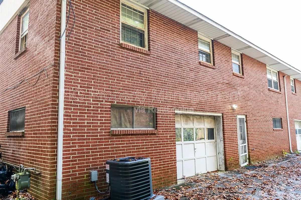 Building Photo - 4225 Buffat Mill Rd NE