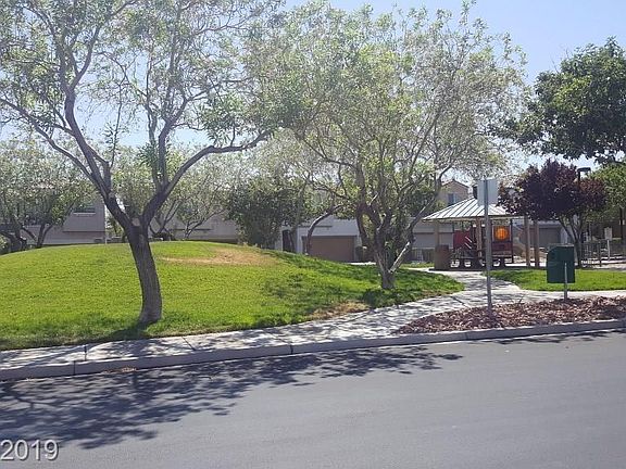3rd image of 6653 Higger Tor Ave