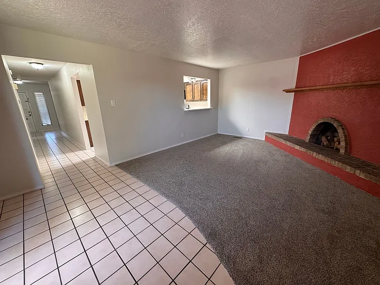 8902 Spain Rd NE — Photo 12