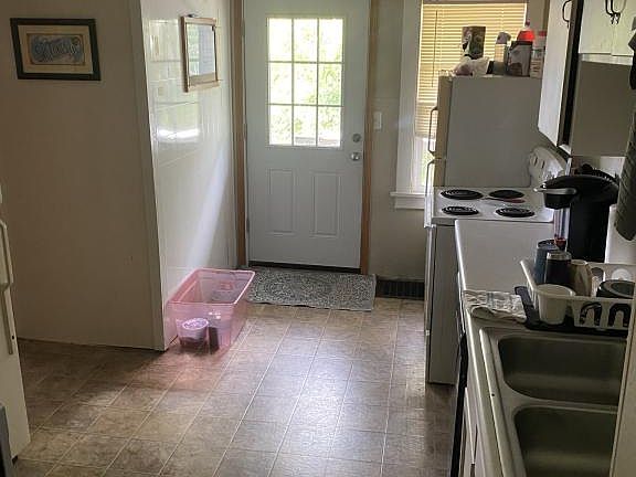 3rd image of 230 16th St S