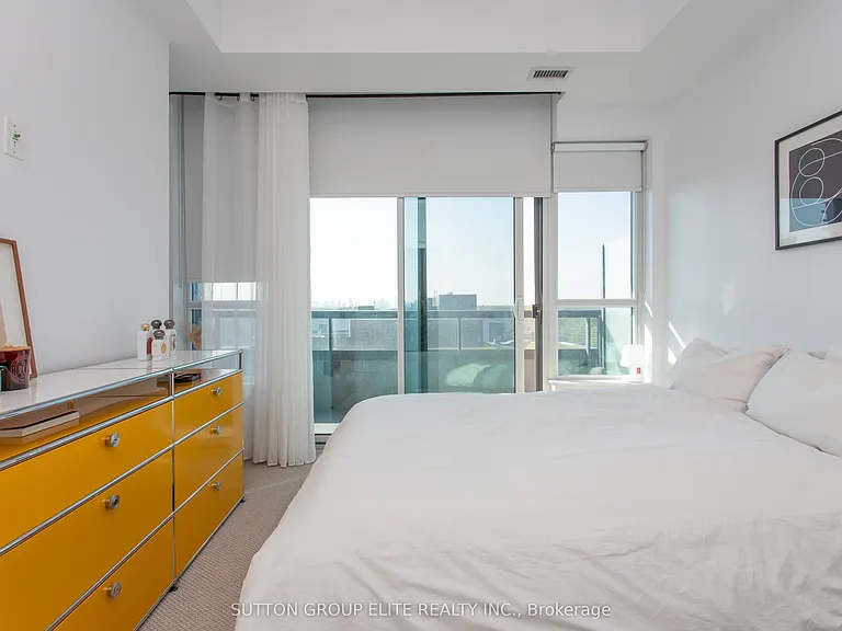 1 Hurontario St #808 — Photo 14