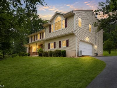 15 Linda Ln, Green Brook, NJ, 08812
