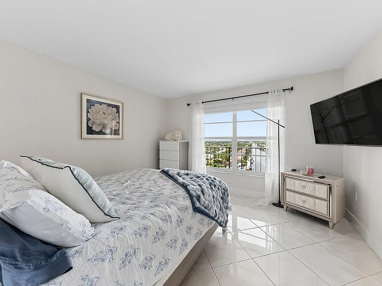 1021 Hillsboro Mile Bch #1008 — Photo 16