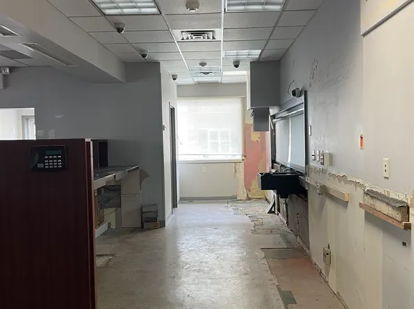 987 Broadway image 12 of 14