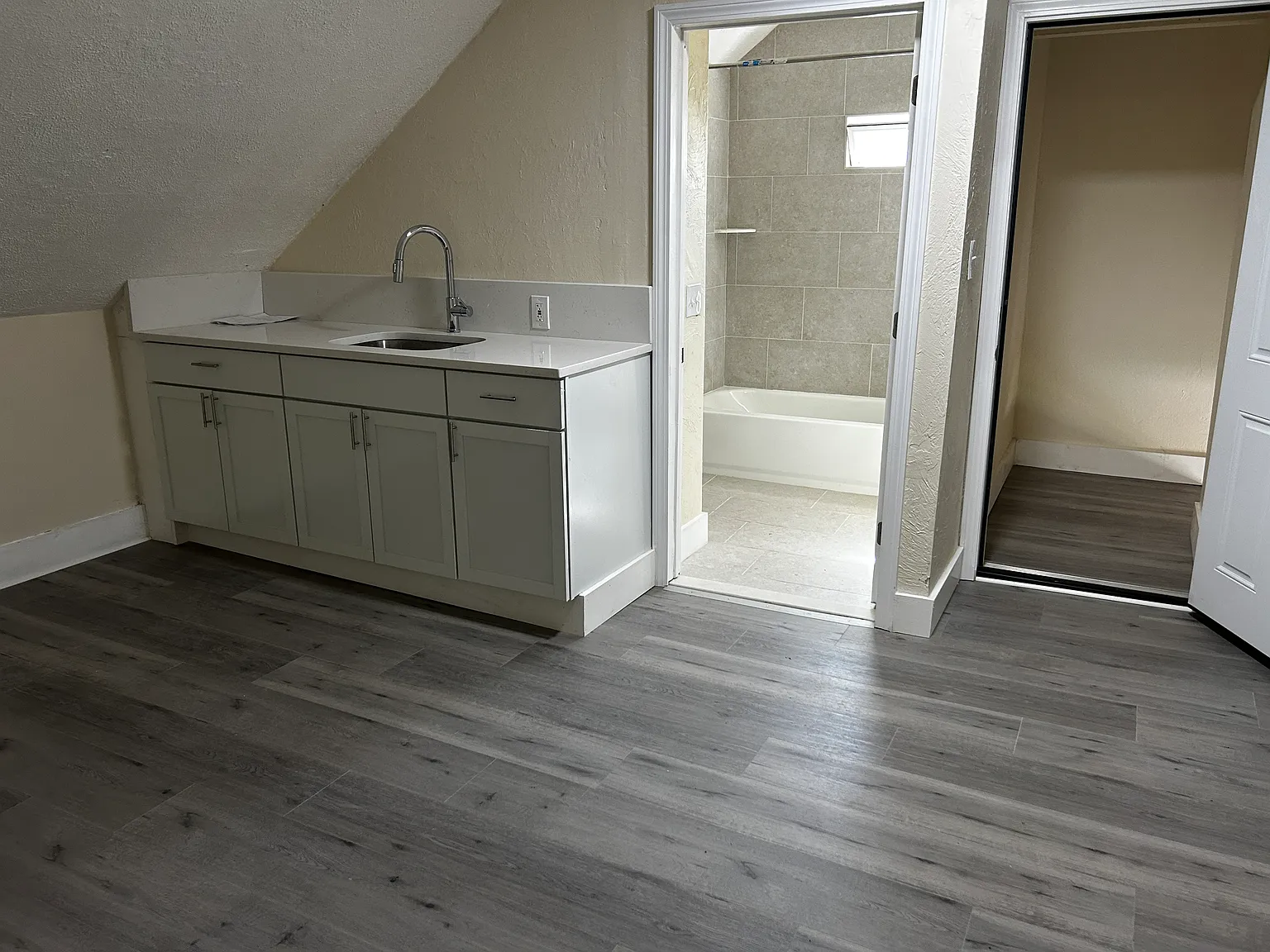 1 bed, 950 sqft, $1,500 — Photo 3