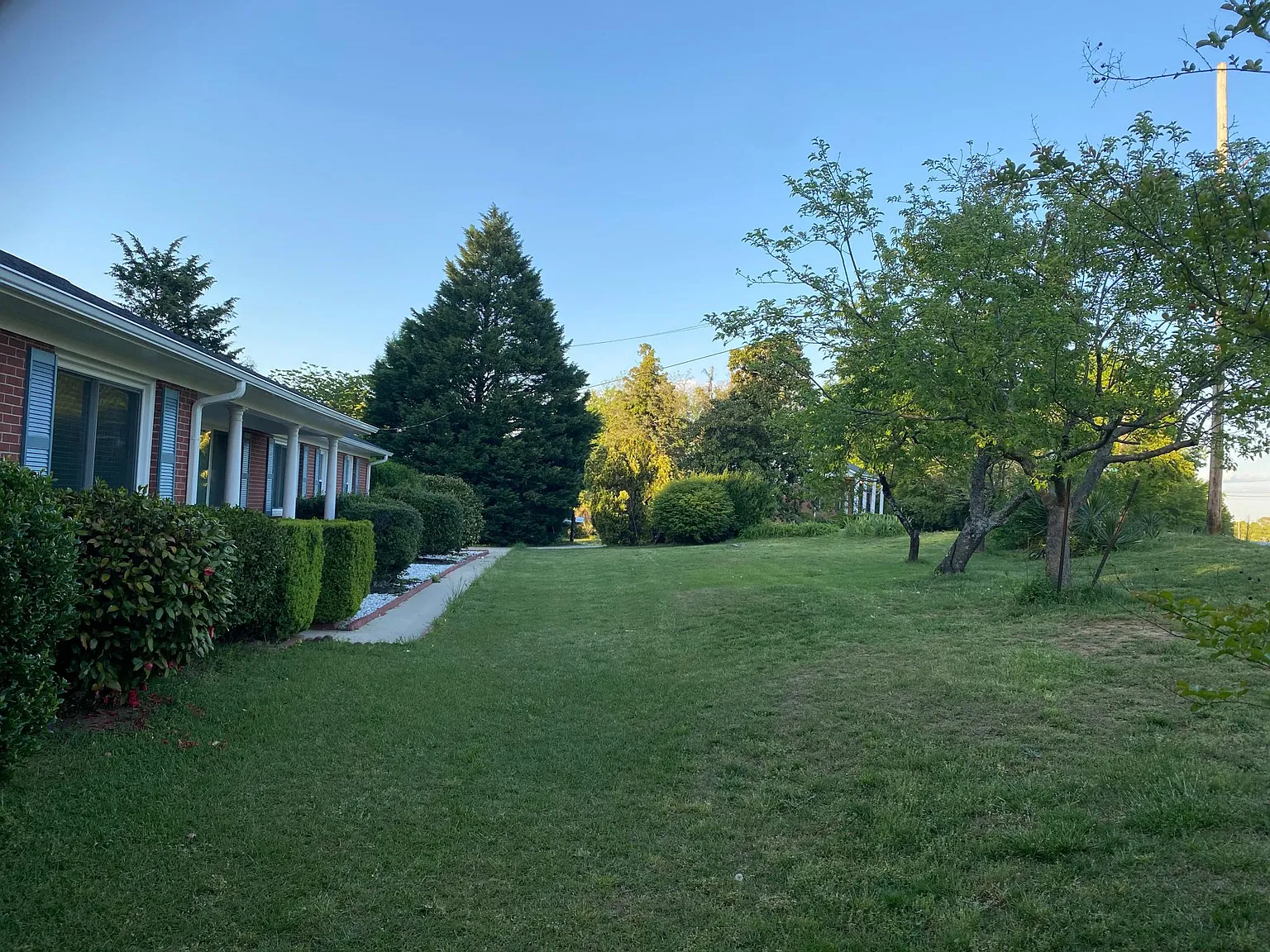 4 bed, 2300 sqft, $2,550 — Photo 3