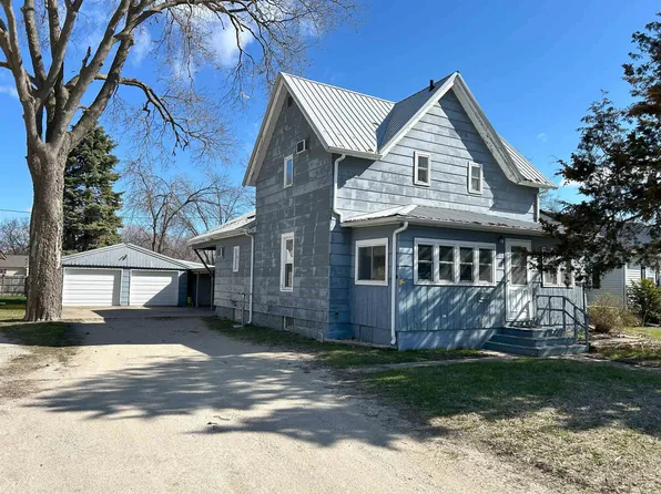 117 13th Ave, Charles City, IA 50616