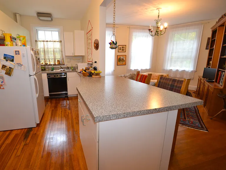 86 Buckingham St #32 — Photo 7