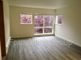 916 N 104th St APT B301, Seattle, WA 98133