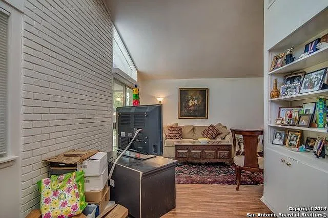 8426 Laurelhurst Dr — Photo 4