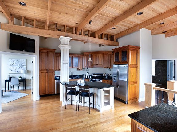 2nd image of 3201 N Ravenswood Ave APT 401
