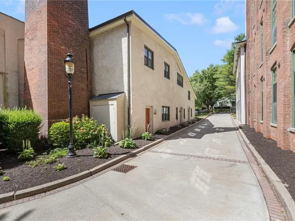 21 Higgins St APT 107, Smithfield, RI 02917