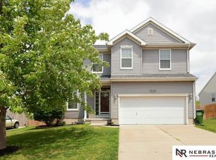 908 Summit Ridge Dr, Papillion, NE 68046