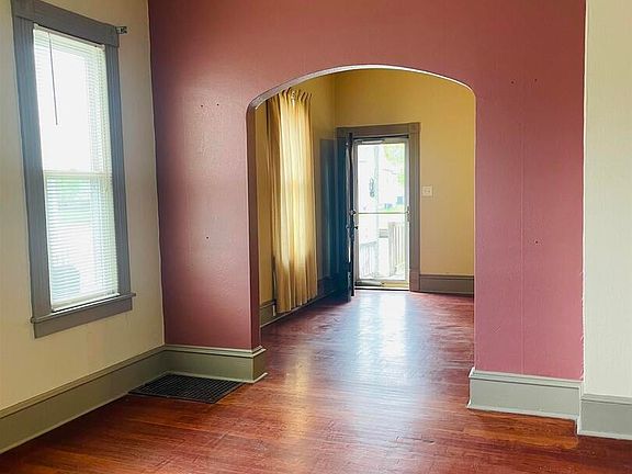 4th image of 644 3rd Ave S